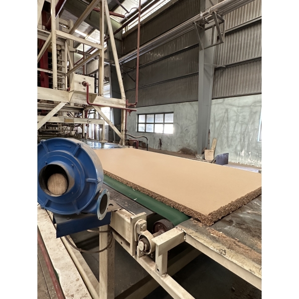 VÁN PARTICLE BOARD 